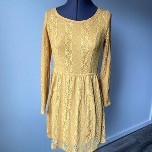 2b bebe dress saffron colored lace dress size M